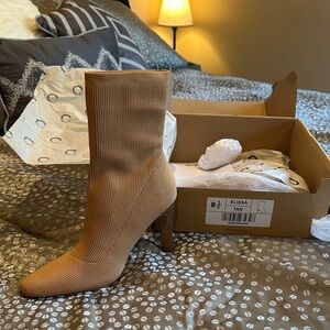 NWT Journee Collection Elissa Tan Ankle Boots 8.5